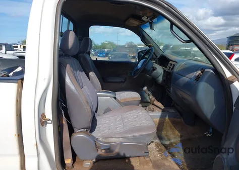 2000 Toyota Tacoma из США, поврежденный, VIN 5TEPM62N0YZ700028